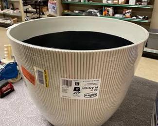 Vigoro 22in Indoor/Outdoor Planter