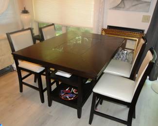 Pub Height Kitchen Table and 4 chairs 57x42x3' tall
