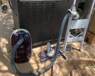 Kenmore Progressive Vacuum And Two Step Stool