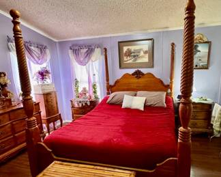 Oak Four-Poster Bed with Twisted Post and Headboard w/power lift