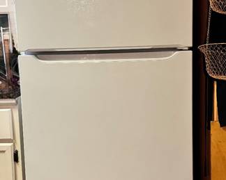 Frigidaire refrigerator and freezer less than three years
