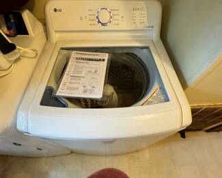 LG 4.1 ft.³ washer w/ Direct Drive and Turbo drum technology