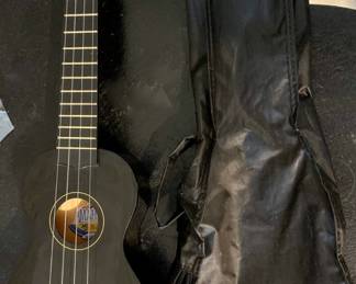 Mahalo Ukulele w/ Case