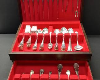 65pc STERLING LUNT MODERN VICTORIAN SET Includes 4 extra pieces (non Lunt Sterling) total of 69pc lot. Solid sterling flatware weight is 2072.9 grams. Stainless knives with Sterling handles weight is 653 grams