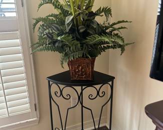 Corner table 