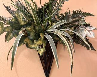 Wall silk arrangement 