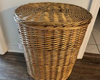 Wicker hamper 