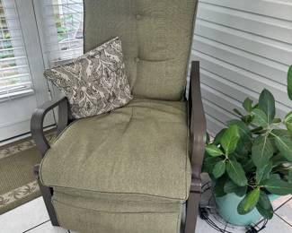 Outdoor lounge chair 