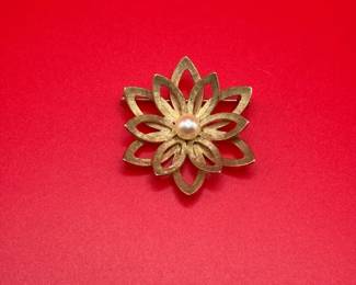 Vintage 14K Yellow Gold Layered Flower Brooch