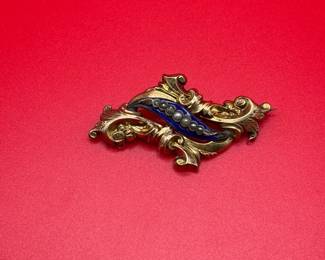 Antique Victorian 10K Yellow Gold Repousse Brooch