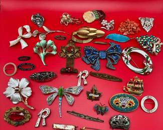 Huge Mystery Lot Of Vintage Brooches