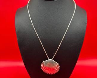 Sterling Silver Seashell Pendant On 18 Sterling Box Chain