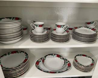 Fairfield Poinsettia Christmas Dishes