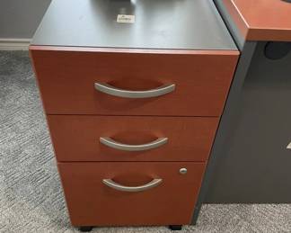 3 drawr filing cabinet - matches desk