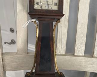 Decorative mantle clock