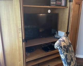 Entertainment cabinet
