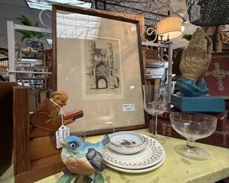 art, bid figurine, shelf, glassware, book ends