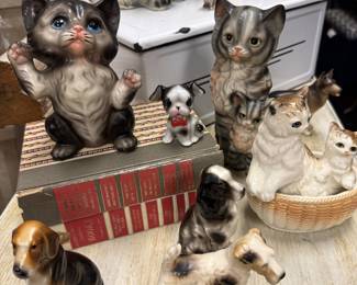 cat figurines