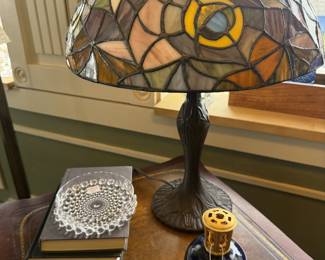Tiffany-style stained glass table lamp
