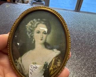 Small round frame 