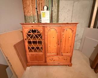 Entertainment cabinet 