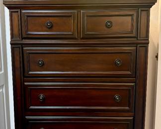 5-drawer dresser 35"L / 17"D / 51.50"H