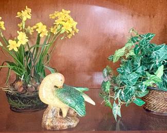 Foliage and figurines
