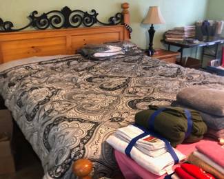Bed set and linens