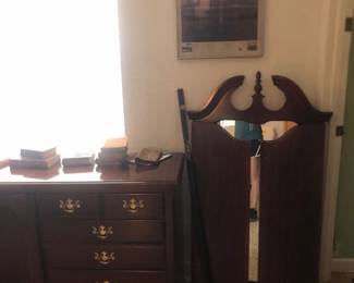 Dresser w/mirror