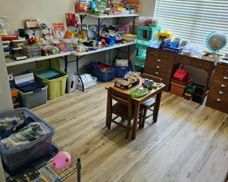 Tons of Teaching Supplies!  ***We do not give out prices before the sale starts ***No holds or pre-sales on ANY item***