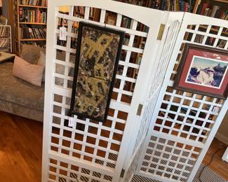 Title: Vintage White Garden-Style Lattice Folding Room Divider / 3-Panel Screen