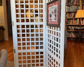 Vintage White Garden-Style Lattice Folding Room Divider / 3-Panel Screen the following measurements: • Total Extended Width: 48 inches to 54 inches (Each individual panel is approximately 16 to 18 inches wide). • Height: 68 inches to 72 inches (Roughly 5.5 to 6 feet tall). • Depth (When folded flat): 2 inches to 3 inches