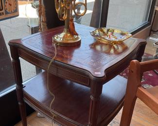 Vintage Heritage Maximalism Tooled Leather Top 2-Tier Mahogany End Table typically adhere to the following measurements: • Width / Square Top: 22 inches to 24 inches • Depth: 22 inches to 24 inches • Height: 26 inches to 28 inches