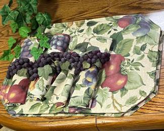 Fruit Pattern Placemats and Napkins Set
