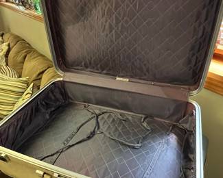 Skyway Vintage Luggage Suitcase