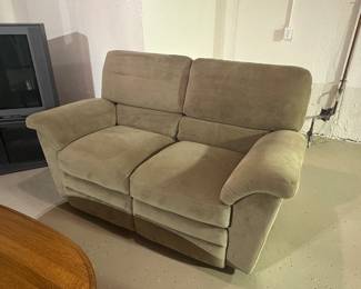 DUAL RECLINER LOVESEAT 