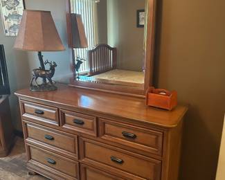 DRESSER WITH MIRROR 