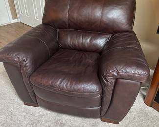 NON RECLINING OVERSIZED CHAIR