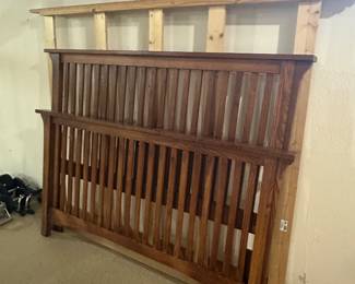 QUEEN HEAD/FOOT BOARD