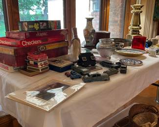 Games, Blue/white decor