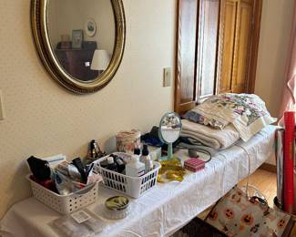 Bathroom items, mirror, linens