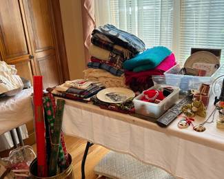 Linens, blankets, seasonal