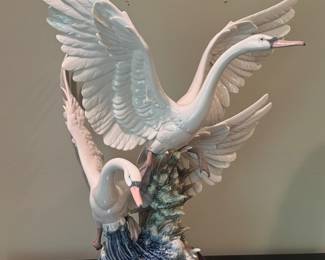 Lladro "Swans Take Flight" Porcelain Figurine
