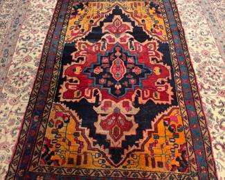 Hand Knotted Persian Heriz Wool Rug (58"W x 82"L)