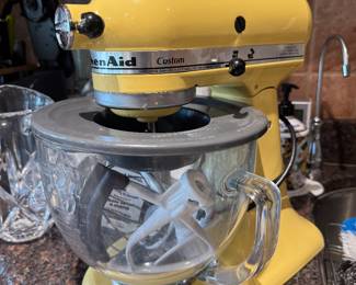 KitchenAid Series 5-Quart Tilt-Head Stand Mixer in Majestic Yellow