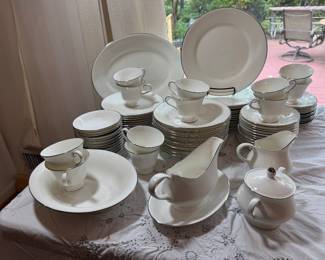 Wedgwood "Silver Ermine" Bone China (91pc)