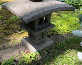 Outdoor Cast Stone Ishi-doro Pagoda Garden Lantern