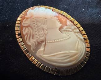 14K Gold Cameo