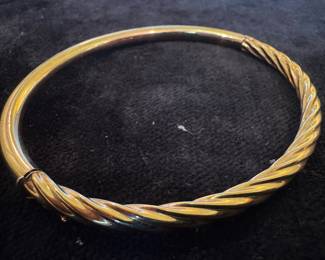 18K Gold Bangle