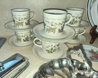 VINTAGE CORELLE "THYMELESS HERBS" CUPS & SAUCERS